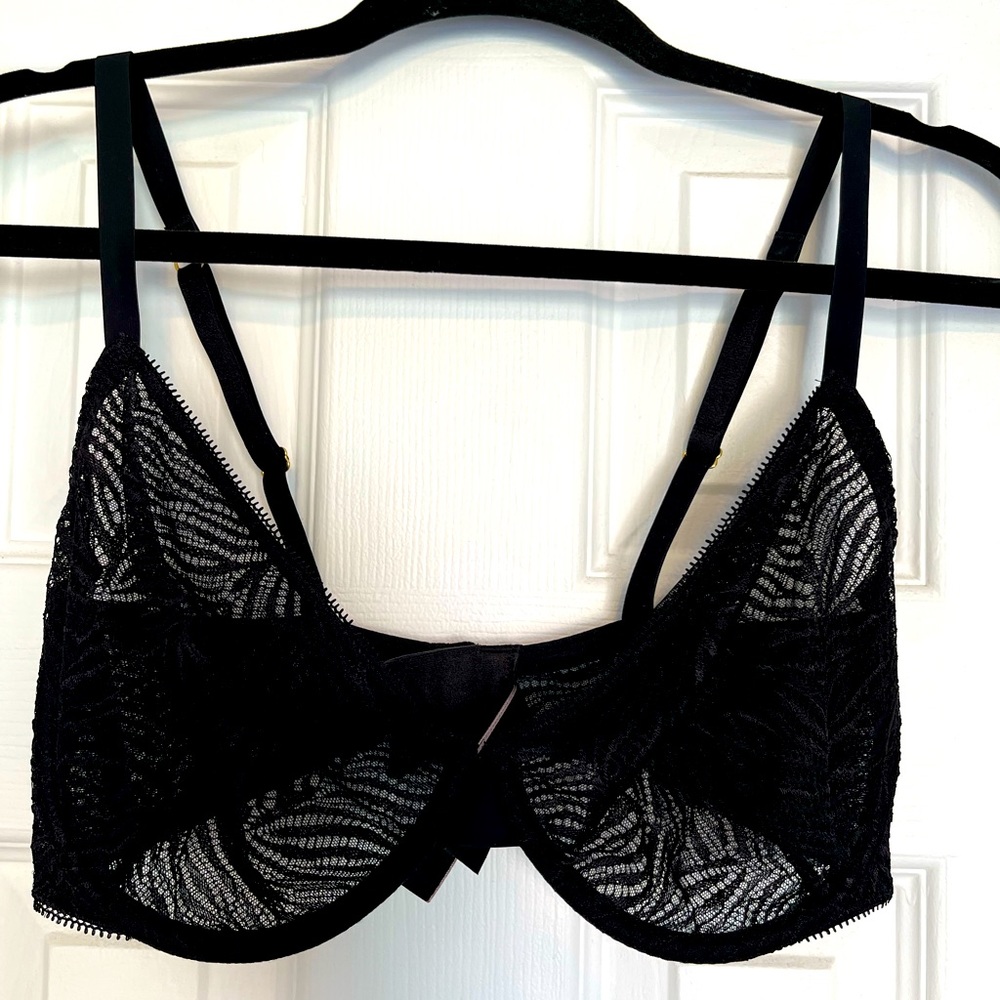 Victoria’s Secret LIKE NEW lace demi bra 34DDD